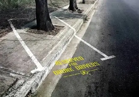 Situationele context veilig verkeer: parkeervak om boom